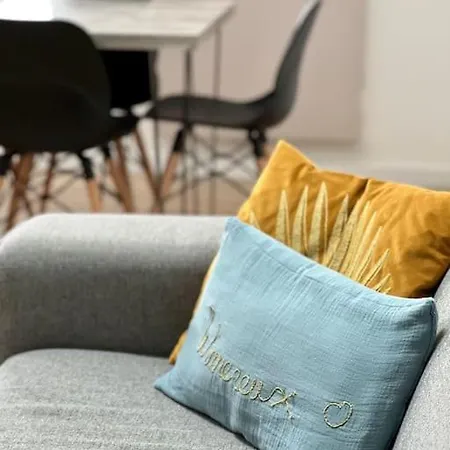 La Riviere Proche Et Centre De